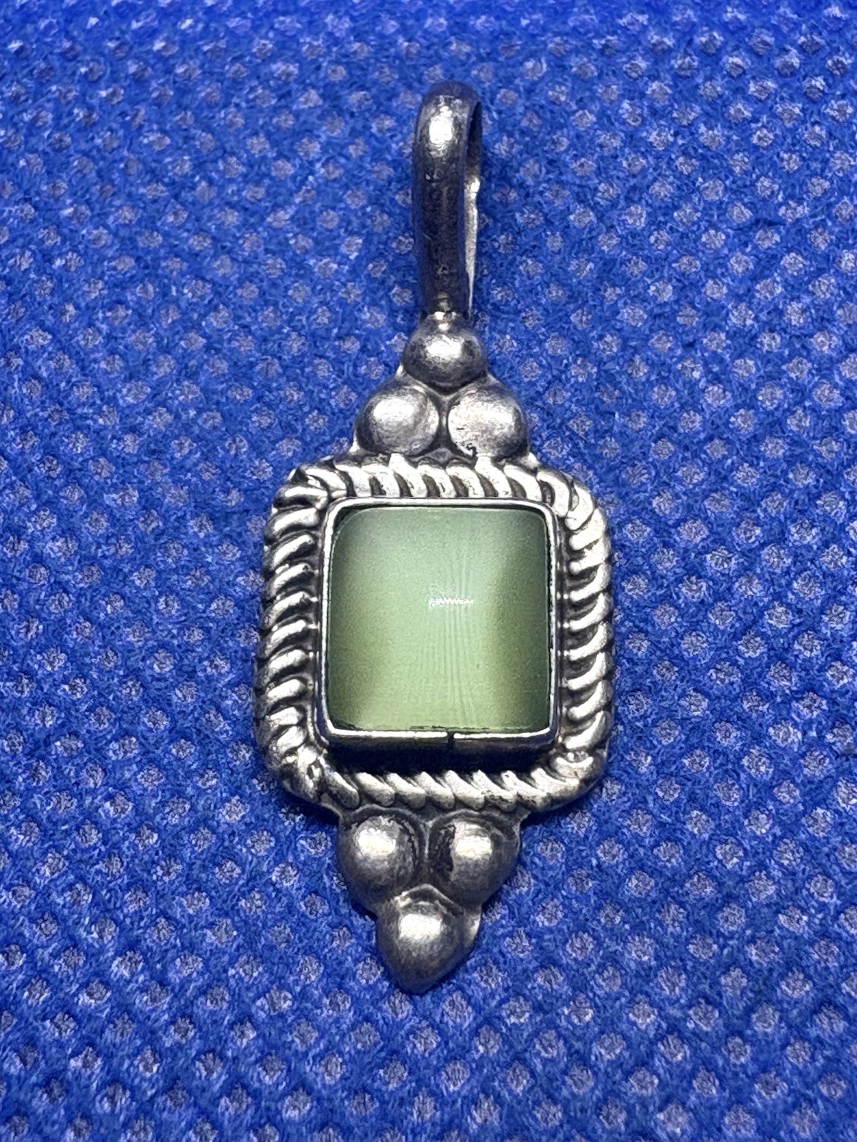 K73 – 2Ct Green Cat Eye 925 Silver 1.6” Pendant Mexico 2.8g Chrysoberyl