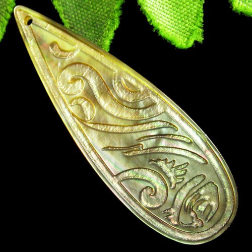 2Pcs Carved Natural Gray Shell Flower Teardrop Pendant 45x16x1mm S0048049