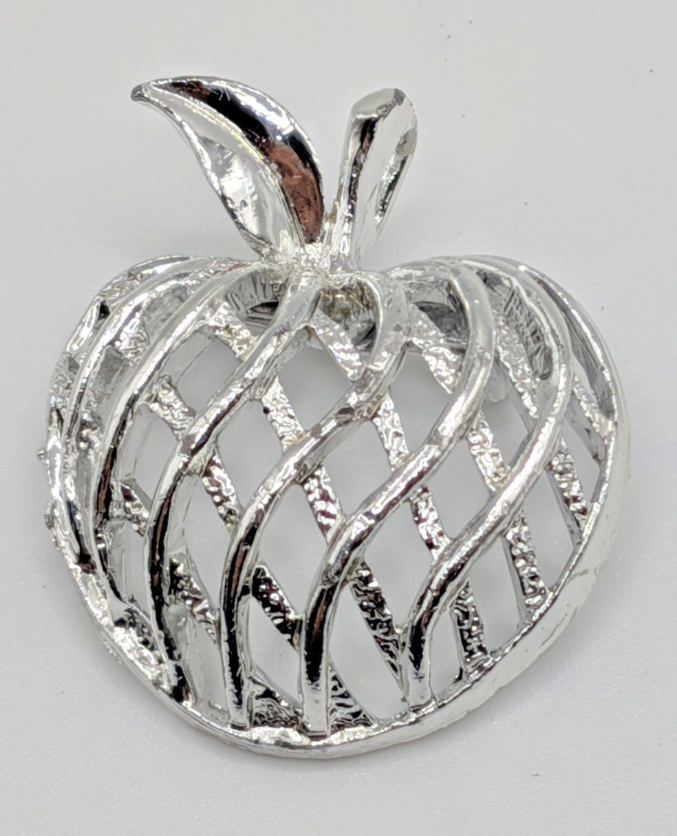 Vintage Signed Gerry’s Apple Brooch Pin Pendant Silver Tone Lattice Weave Fruit