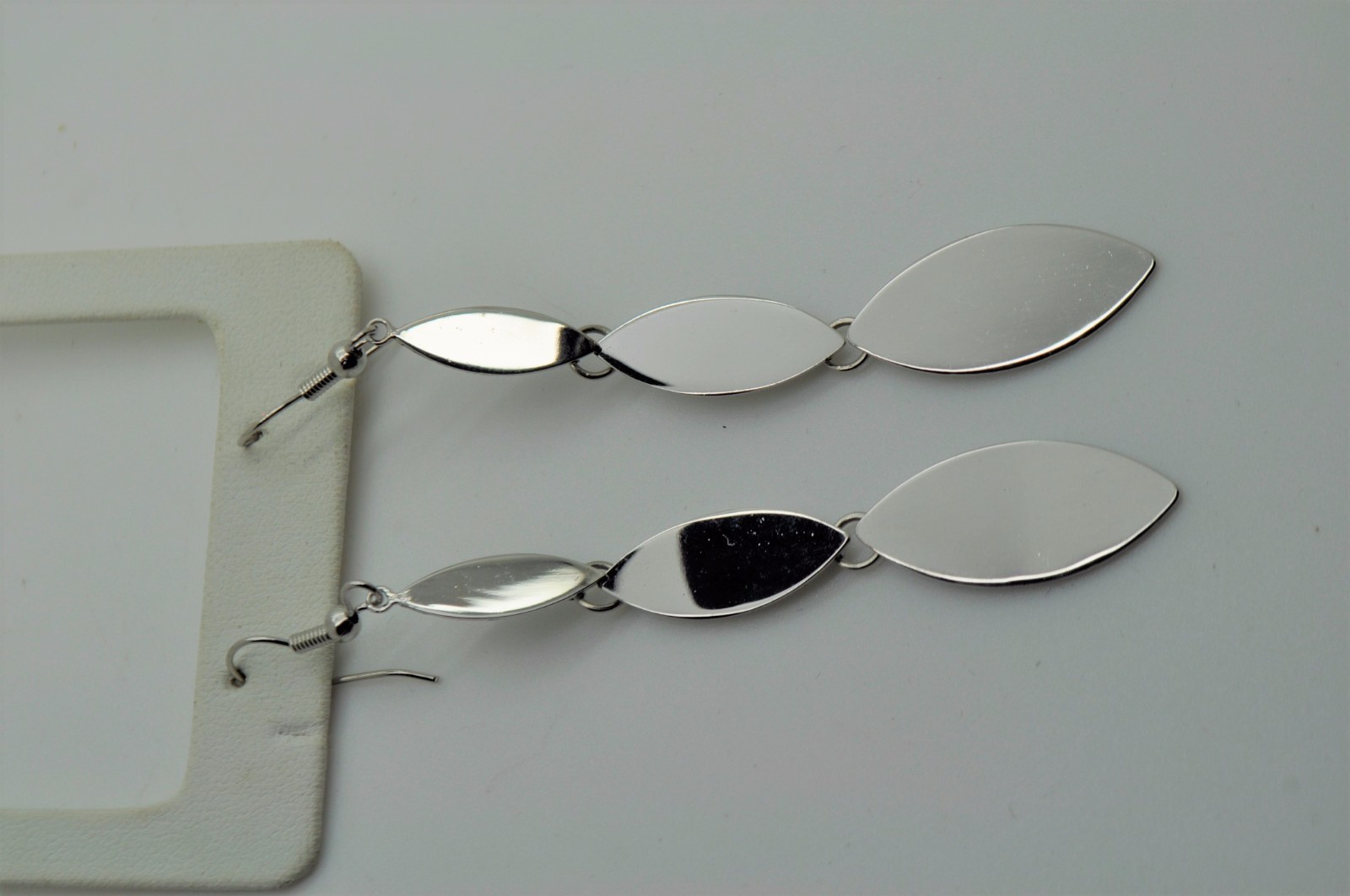 E001 Cute Oval shape style Light weight silver plated Dangle Fashion Earrings