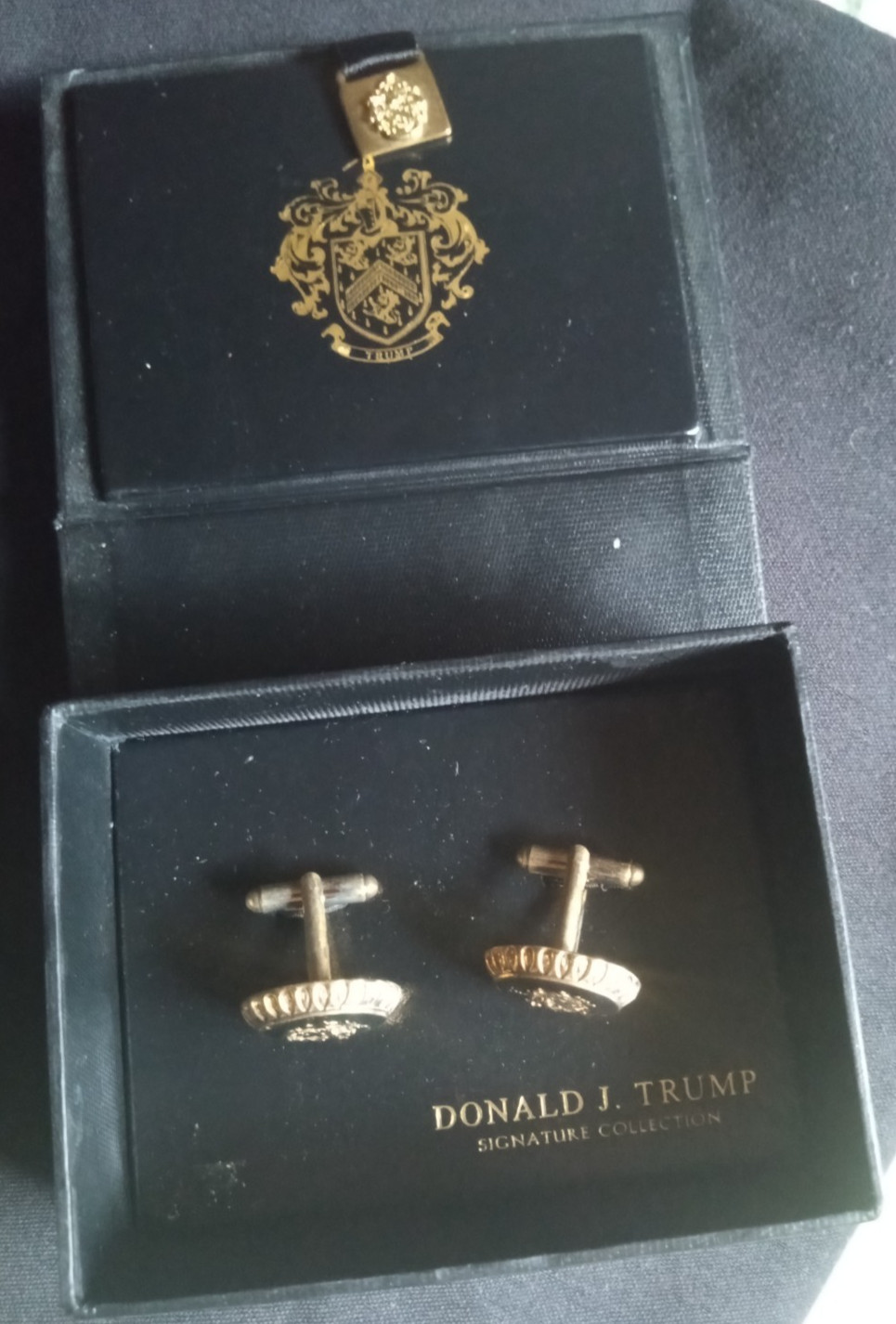 Donald J. Trump Signature Collection Crest Cufflinks Gold Tone w/ Box & Tag Gift