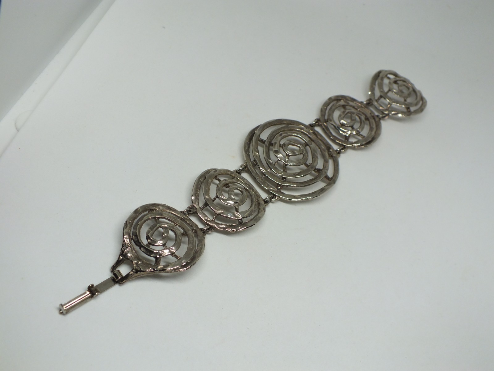 Beautiful Clasp Bracelet Silver Tone Hammered Finish 1 1/2″ W x 7″ Long