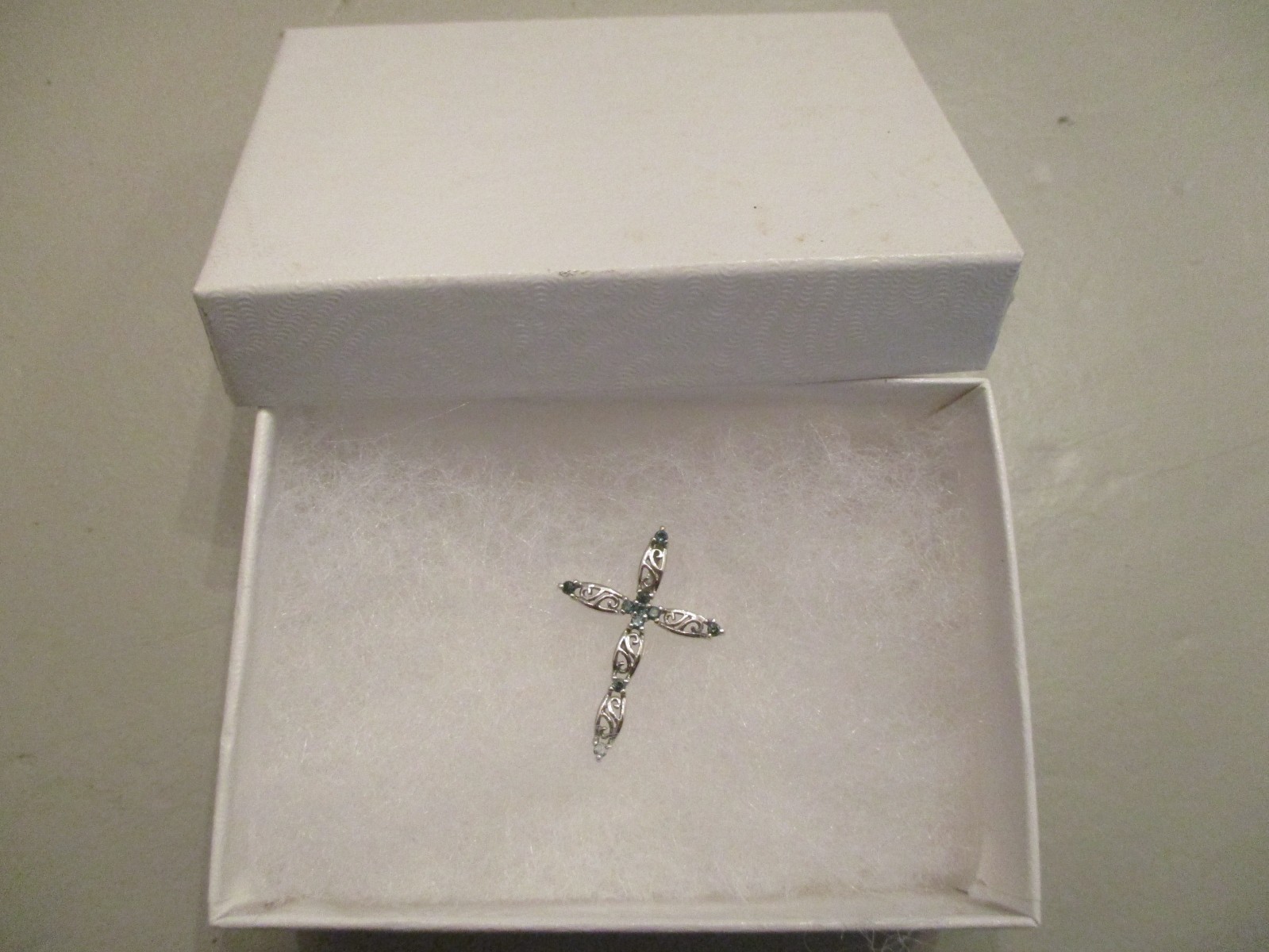 14K WHITE GOLD FILIGREE 1″ CROSS PENDANT w/10 BLUE GEMSTONES (NT FERRO)-1.22g