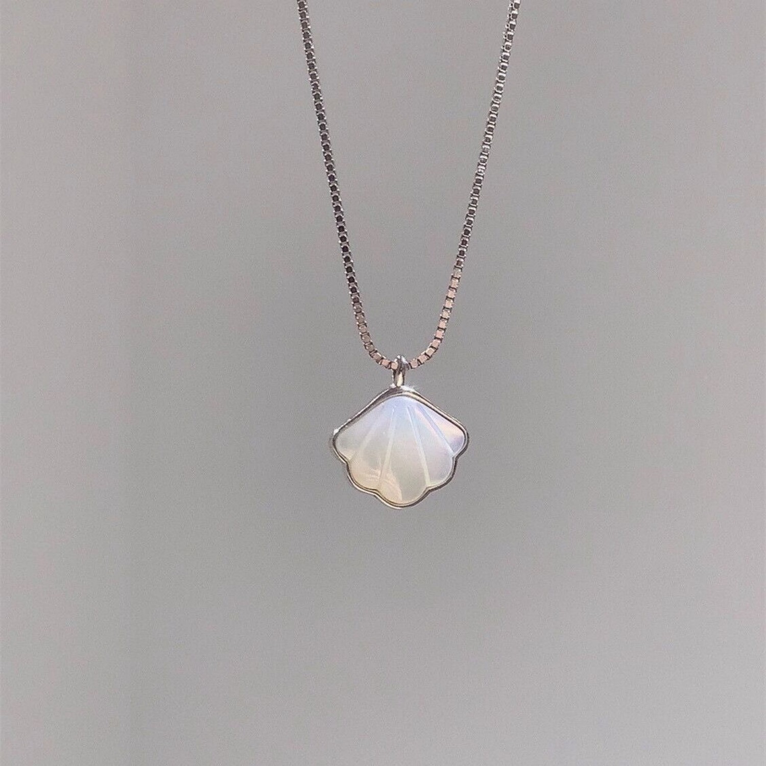 Elegant Silver Plated Box Chain White Shell Fan-shaped Pendant Necklace