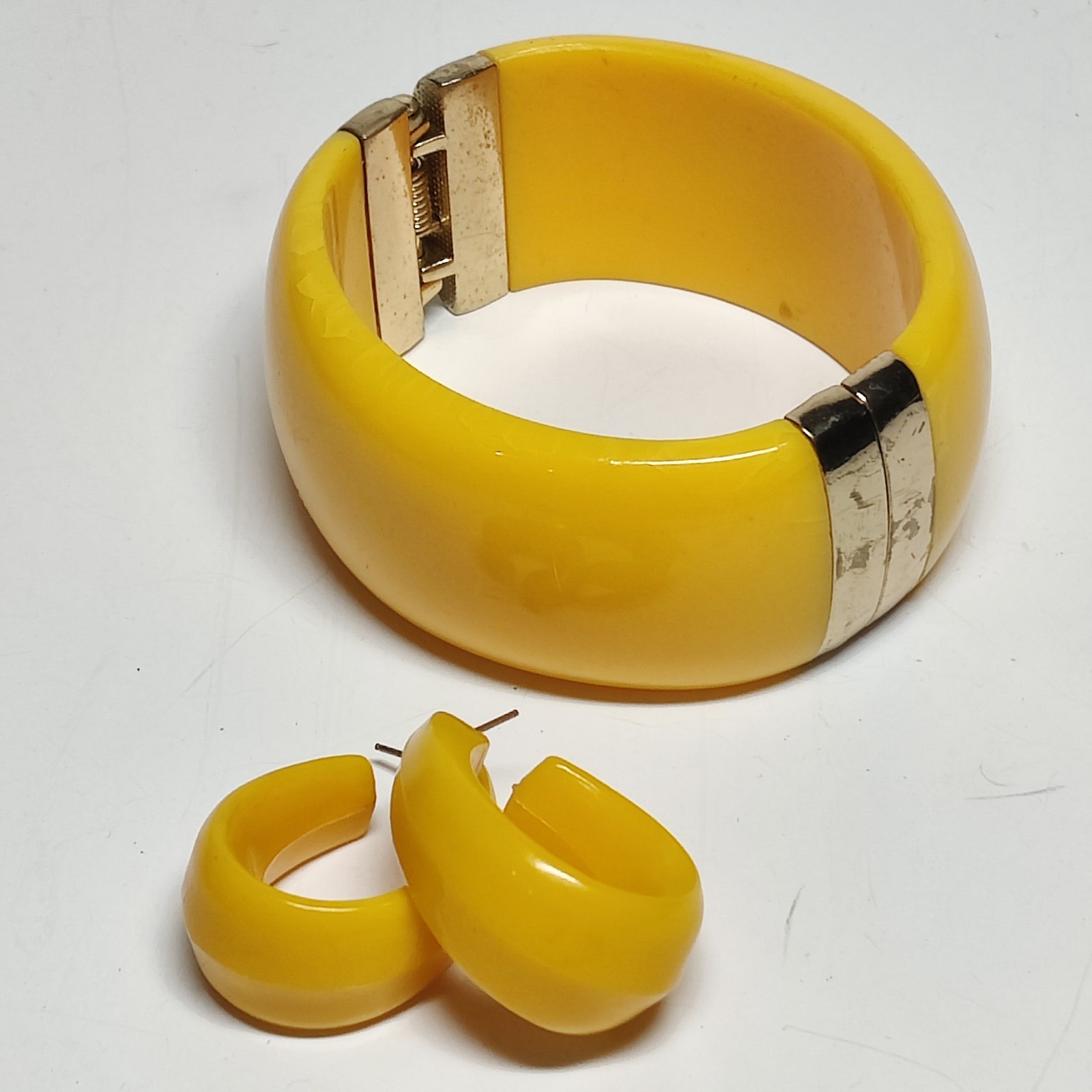 Retro Yellow Lucite Acrylic Clamper Bracelet & Post Style Huggie Earrings