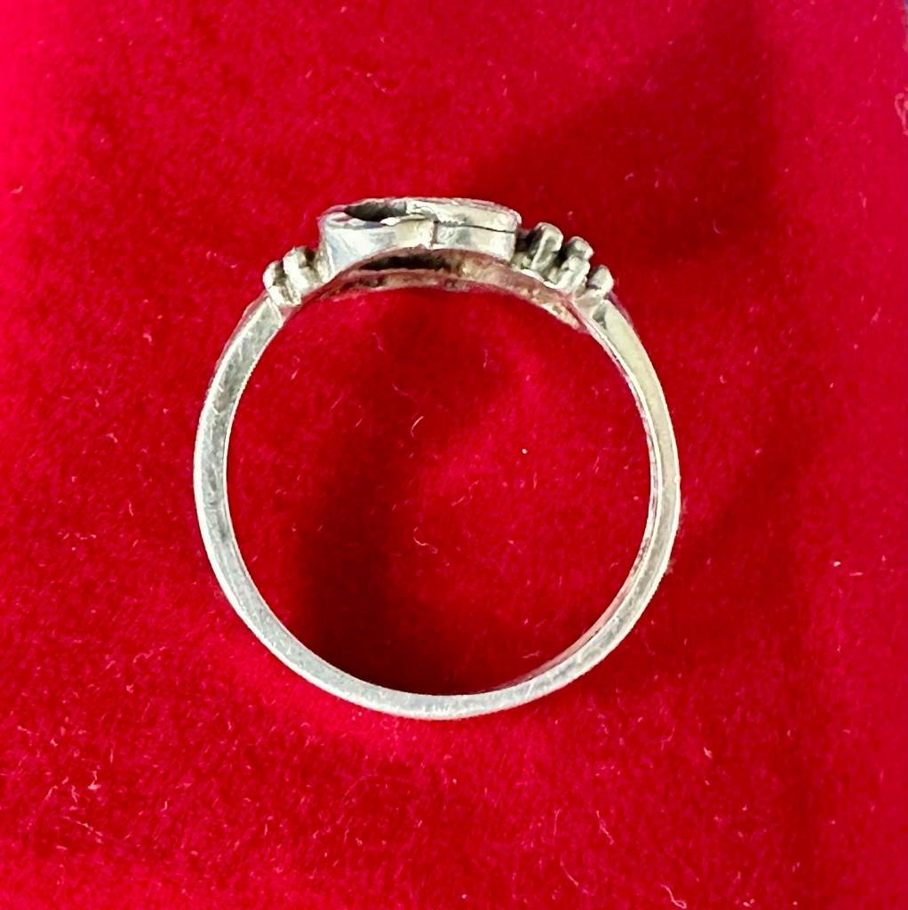 Wheeler Manufacturing Co Sterling Silver Leaf & Grape Decorated Ring Size 9.5