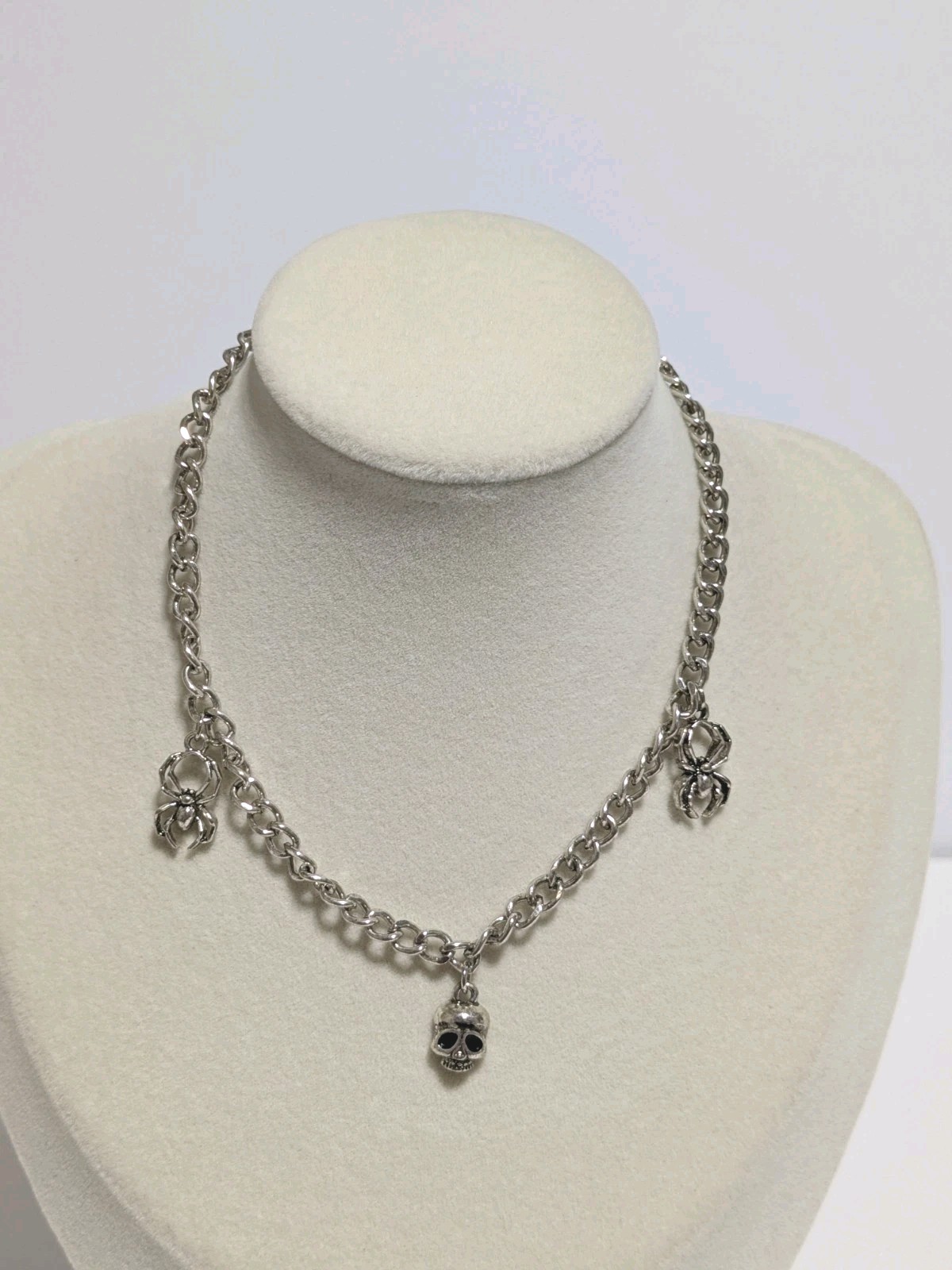 Hot Topic Silver Tone Chain Choker Necklace With Spider & Skull Charms 11″ Goth