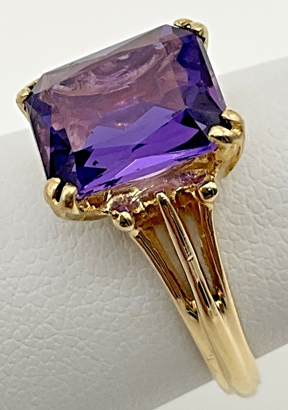 14k Yellow Gold 1.83ct Emerald Cut Amethyst Ladies Ring