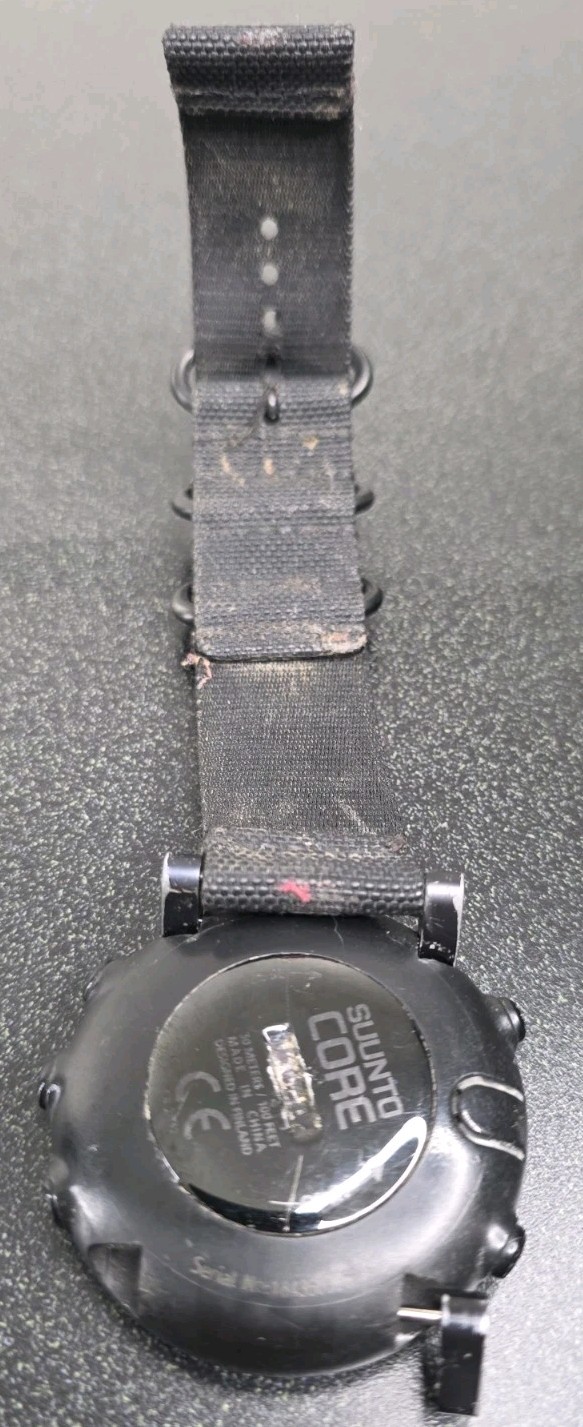 SUUNTO Watch Core Black Red Altimeter Barometer SS023158000 from Japan *flaws