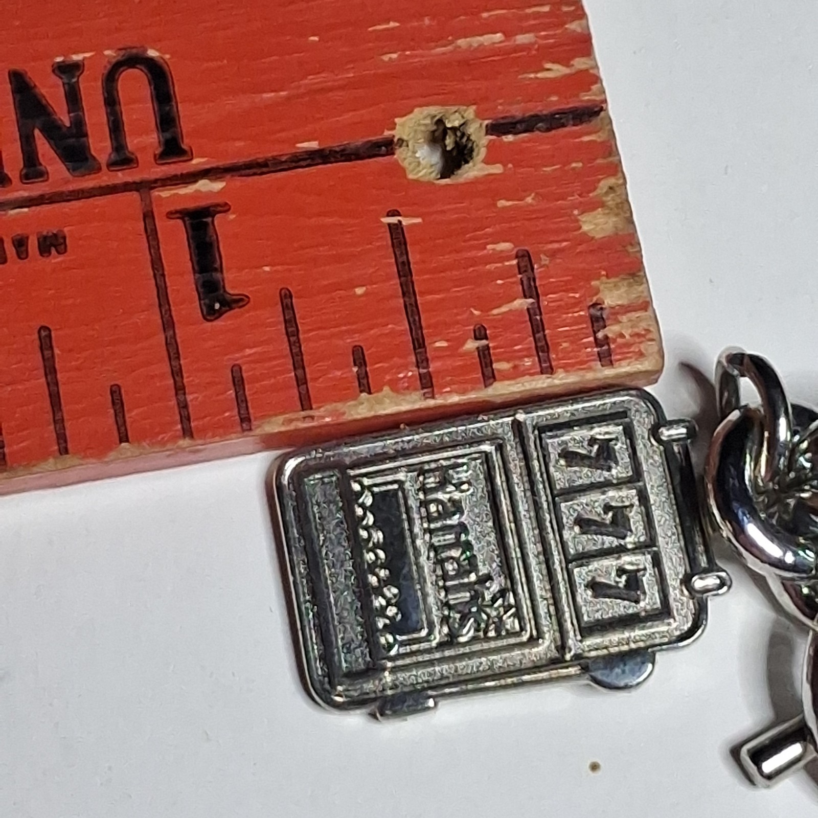 Vintage Harrahs Casino 777 Slot Machine Charm Toggle Bracelet Silver Tone 7.5″