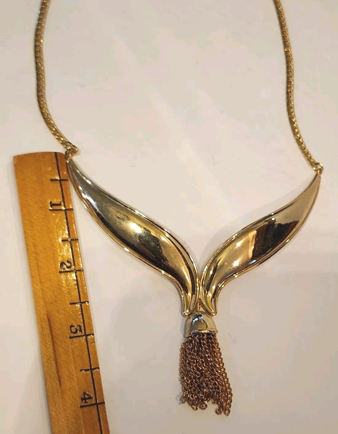 Royal Tassel Necklace Avon Fashion Accents 1972 20″ stylish