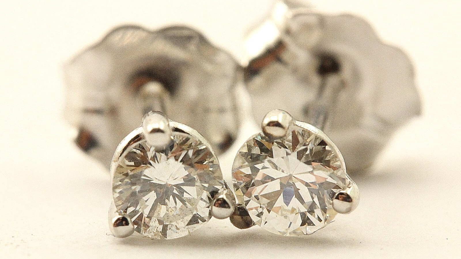 14k white gold natural round diamond stud earrings 0.32ctw G SI1-2 0.62 grams