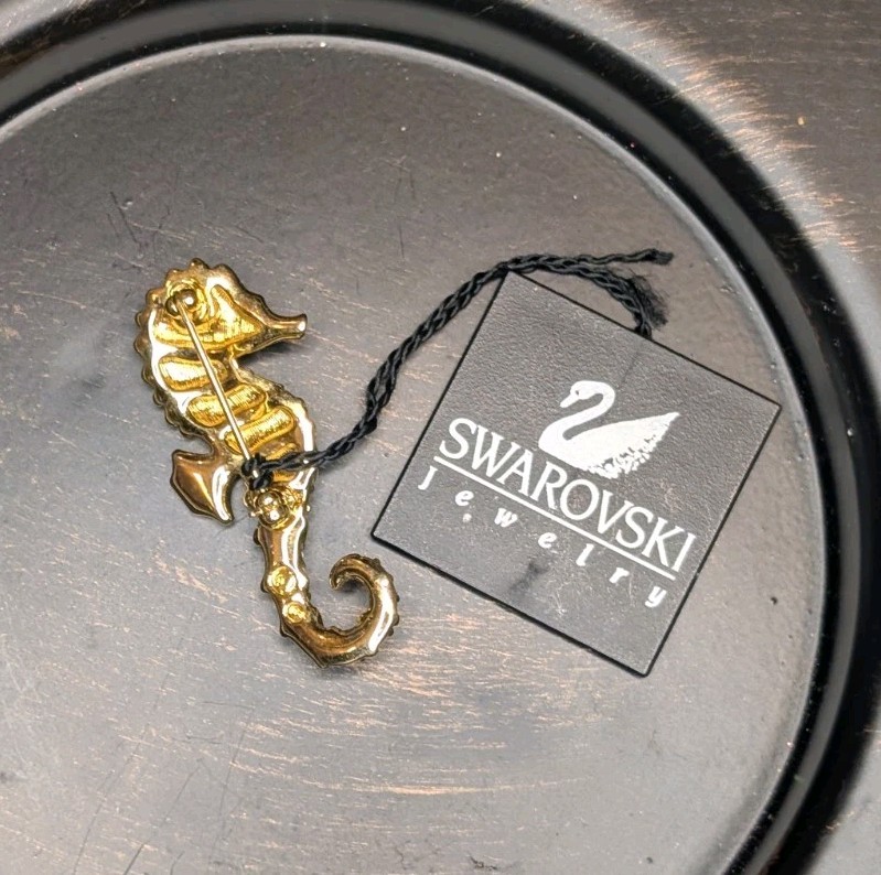 Swarovski Signed Seahorse Brooch Pin Gold Tone Pavé Clear Crystal Sea Life