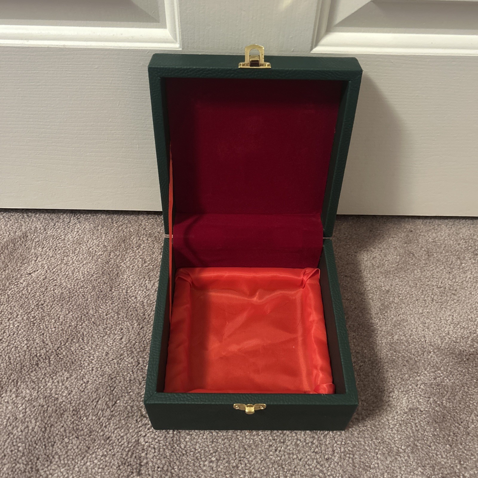 Wristwatch Storage Box Green Leather Exterior With Red Velvet Interior