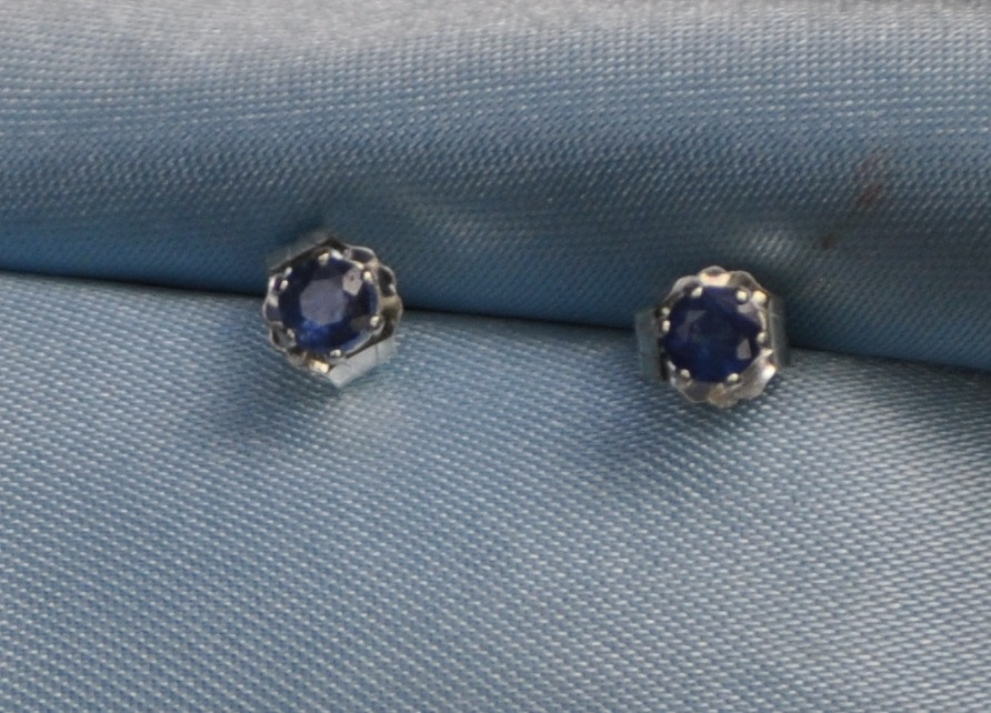 4.0MM ROUND NATURAL BLUE SAPPHIRE STUDS IN STERLING SILVER