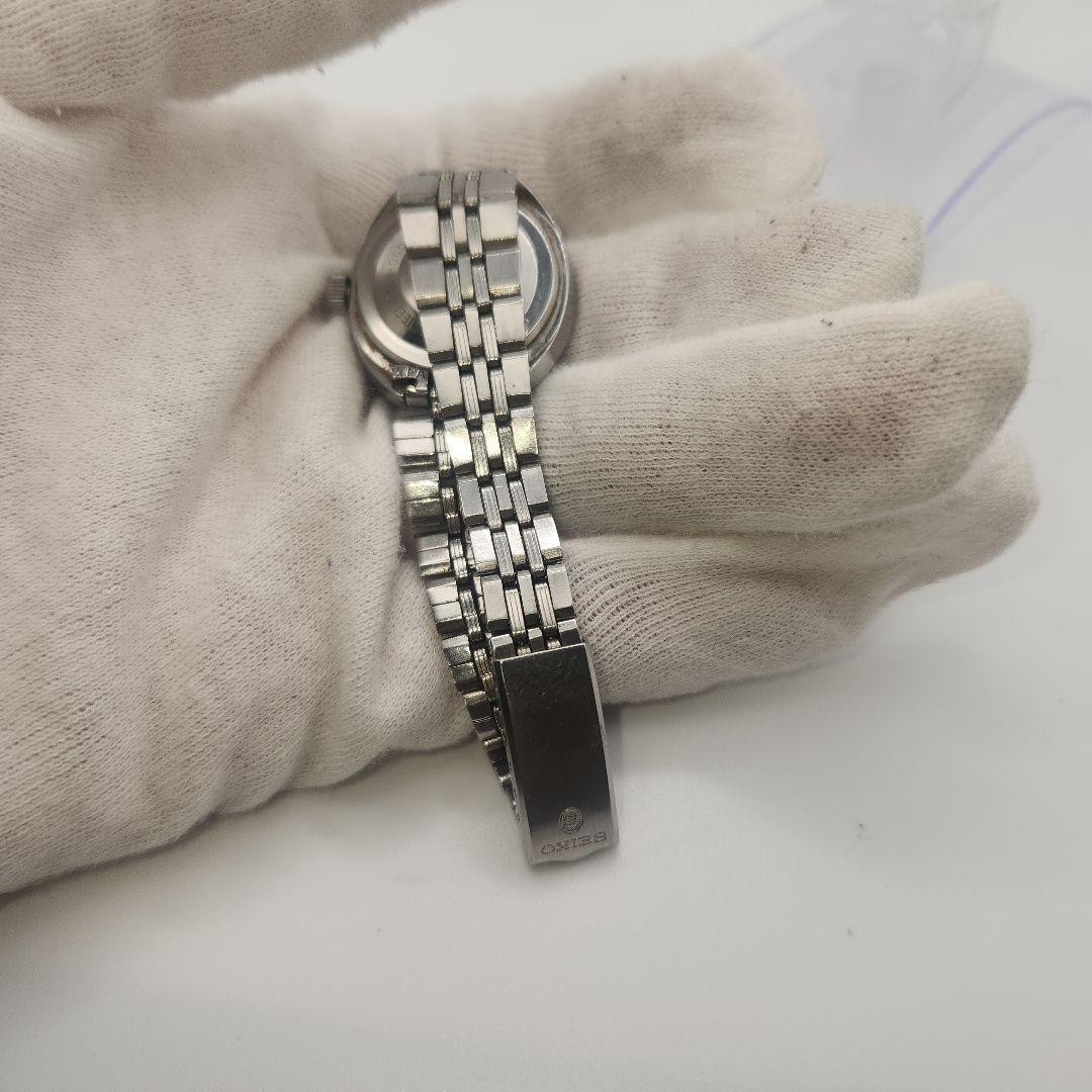 Seiko working ladies’ hand-wound date vintage wristwatch