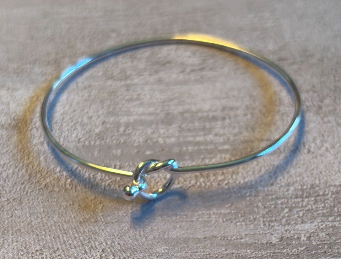 925 Sterling Silver Knot Clasp Bangle Bracelet Stamped 8 Inch 4.48 grams