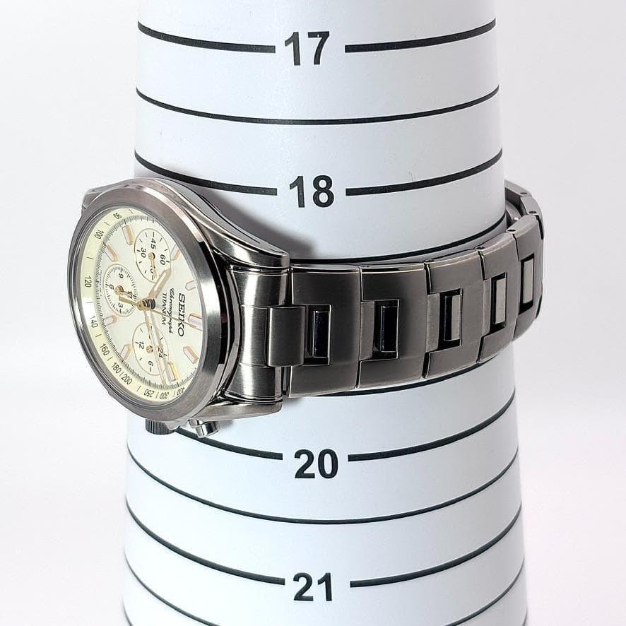 functioning Seiko chronograph 7T11 0AH0 titanium wristwatch
