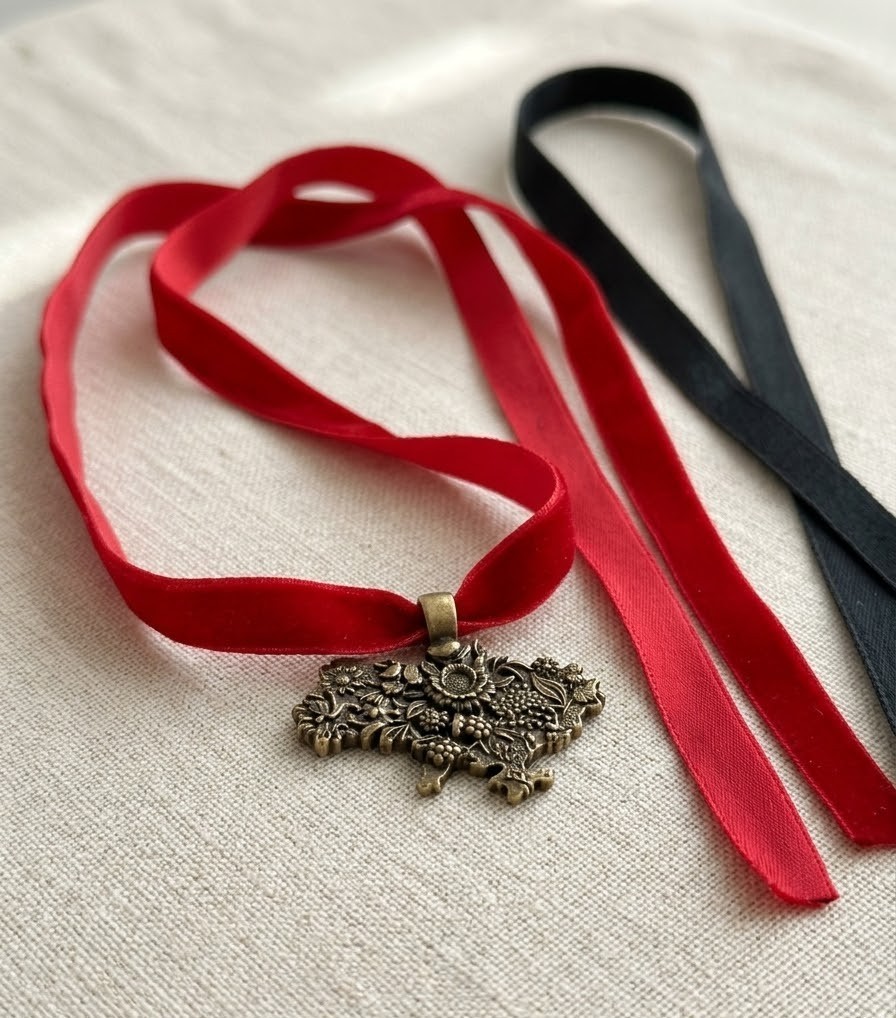 Ukraine Map Pendant , Floral Ukraine Necklace, Patriotic Jewelry Gif