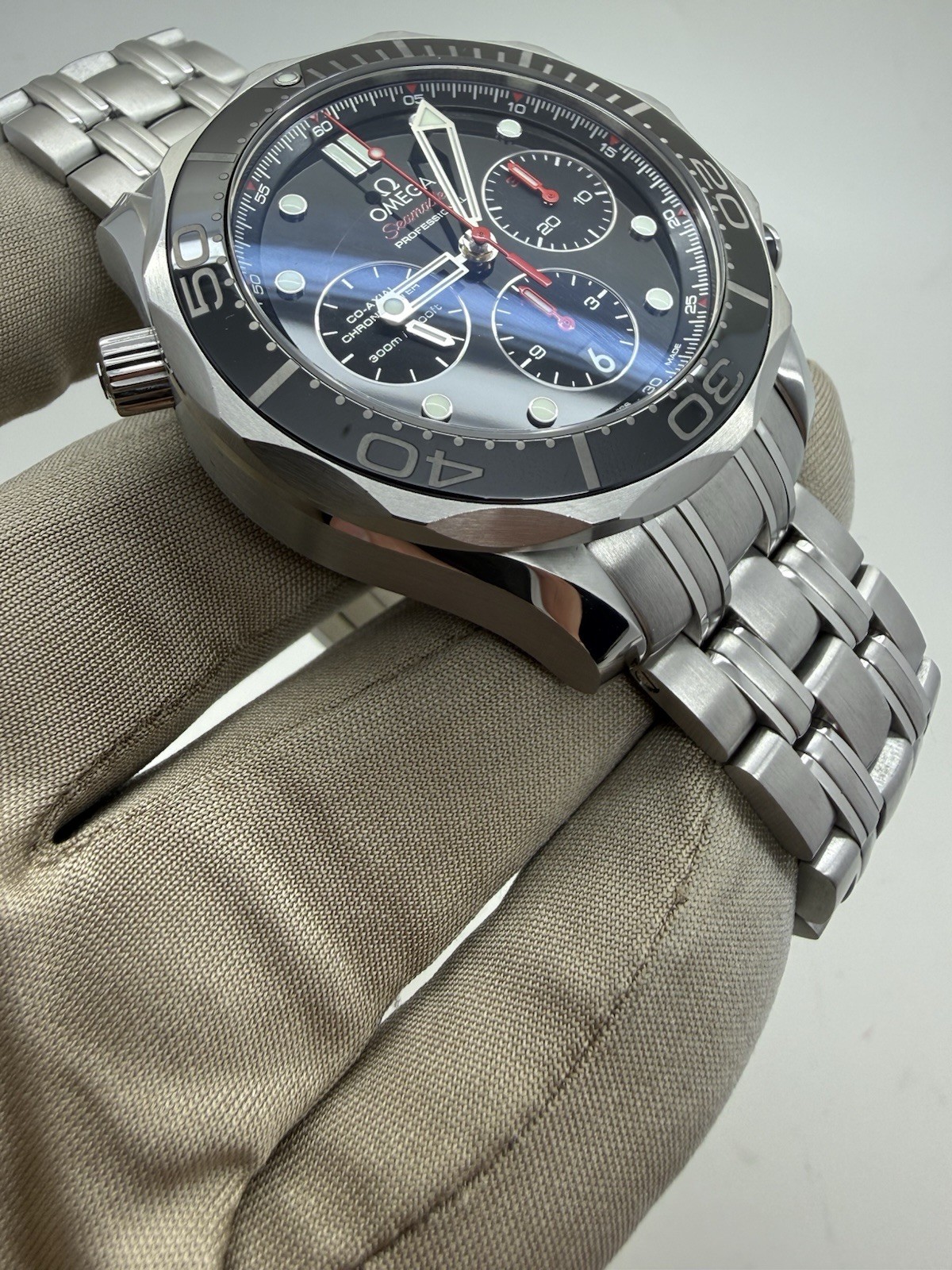 Omega Seamaster Chronograph Black Dial 44mm Steel Watch 212.30.44.50.01.001 B+P