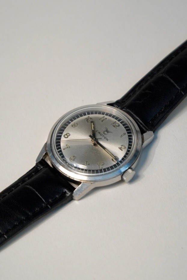 Croton Vintage Manual Wind 34mm Watch Silver Tuxedo Dial 17 Jewels Running