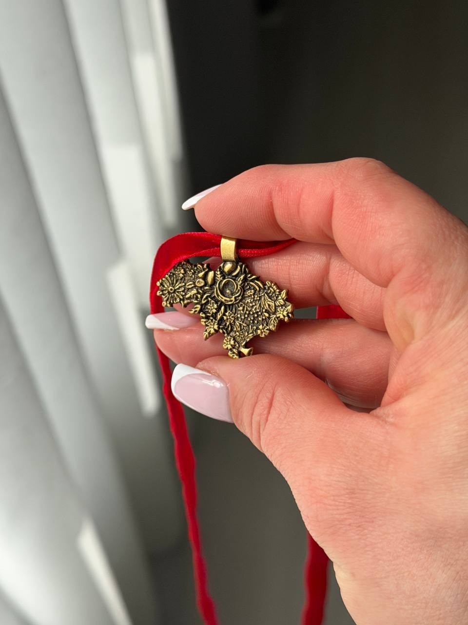 Ukraine Map Pendant , Floral Ukraine Necklace, Patriotic Jewelry Gif