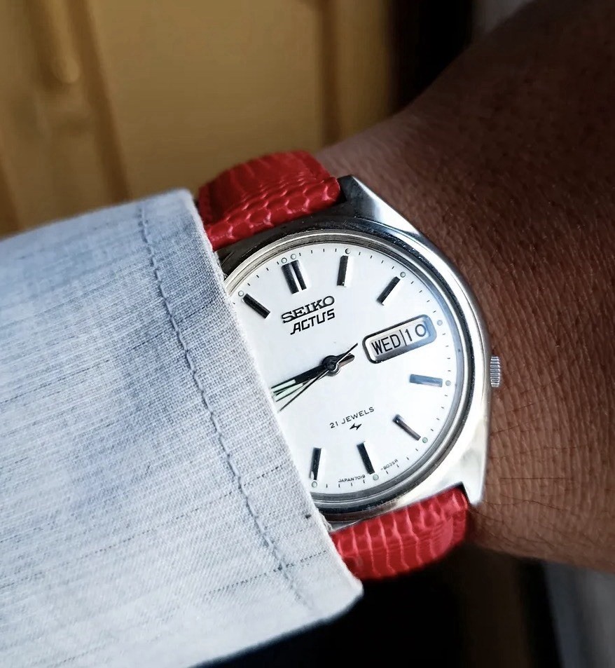Vintage Seiko ACTUS 7019-5010 21 Jewels Men Silver Sunburst Dial Automatic 1977
