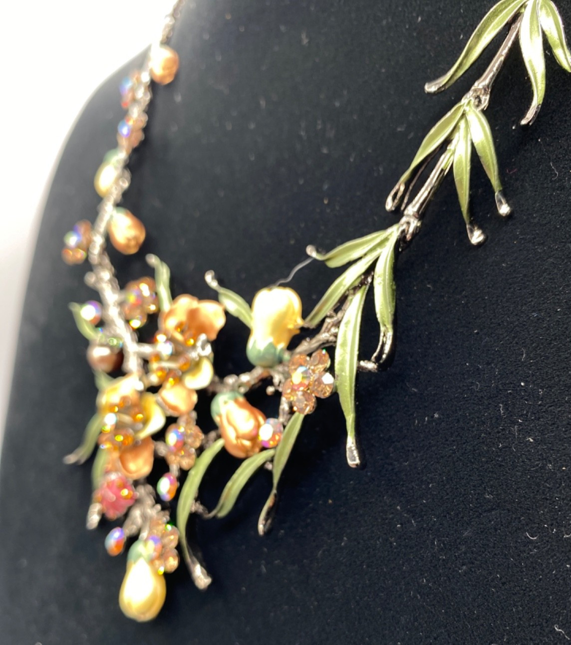 VTG 3D Metal Flowers Colorful Resin Crystal Vine Necklace Earrings Set Clip On