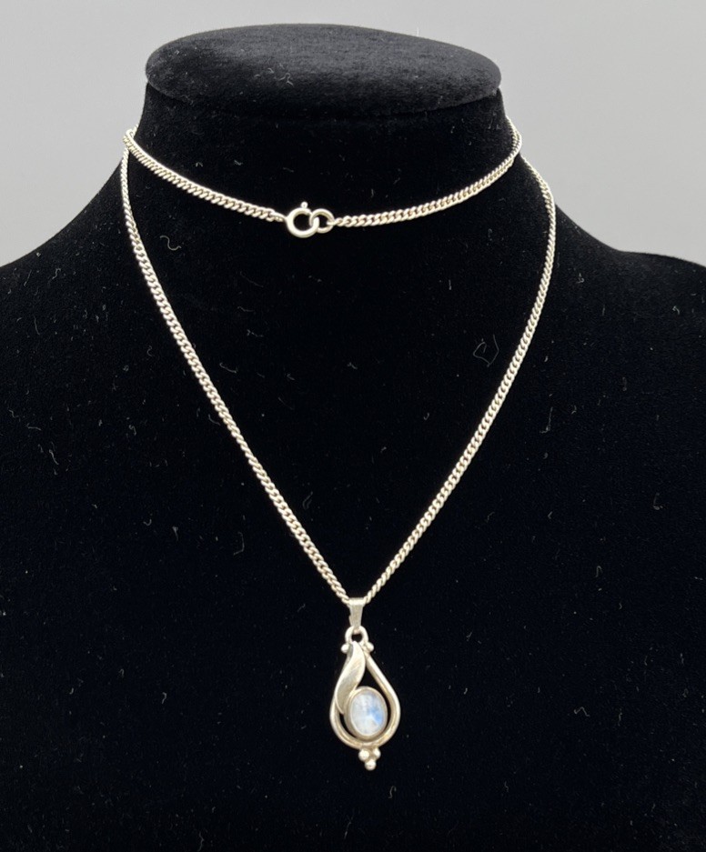 Vintage Sterling Silver Moonstone Pendant Necklace Chain Marked 925 51cm long