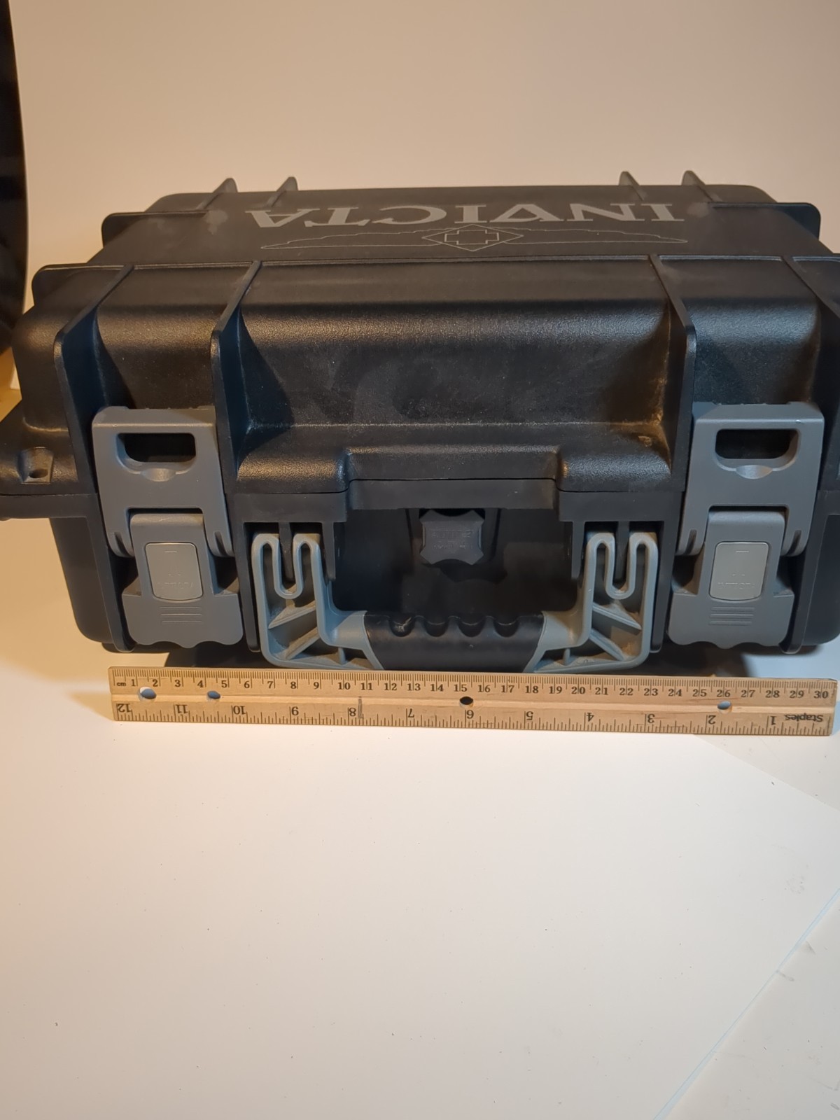 invicta 8-slot dive impact watch case .