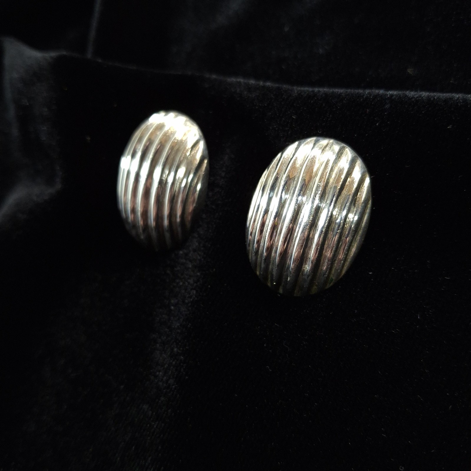Sterling Silver Oval Stud Earrings Womens 1 Inch Ribbed Dome 7.71g of 925 Vtg