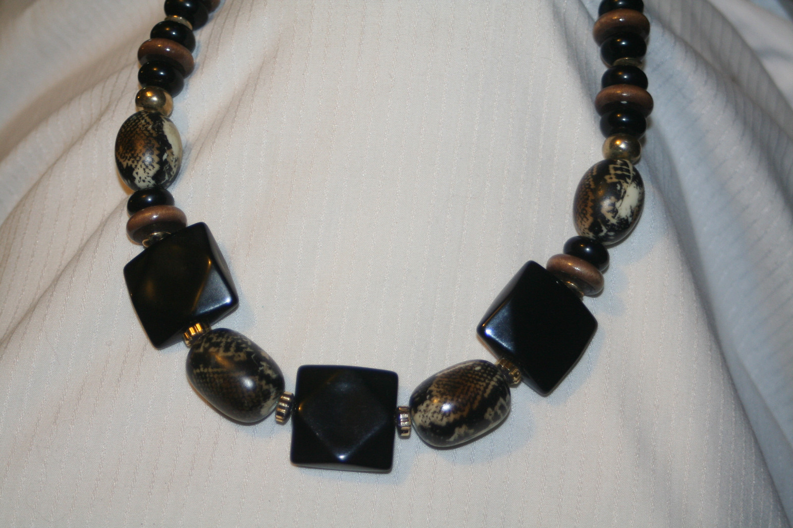 Handsome Chunky Black Squared Bead White Beige Snakeskin Goldtn Pendant Necklace