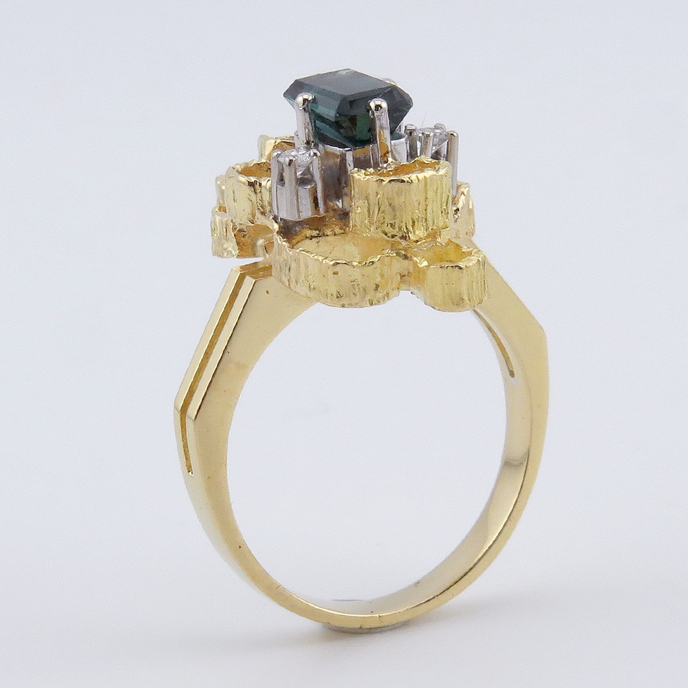 Tourmaline ring with 1 tourmaline + 3 brilliant-cut diamonds total approx 0.1…