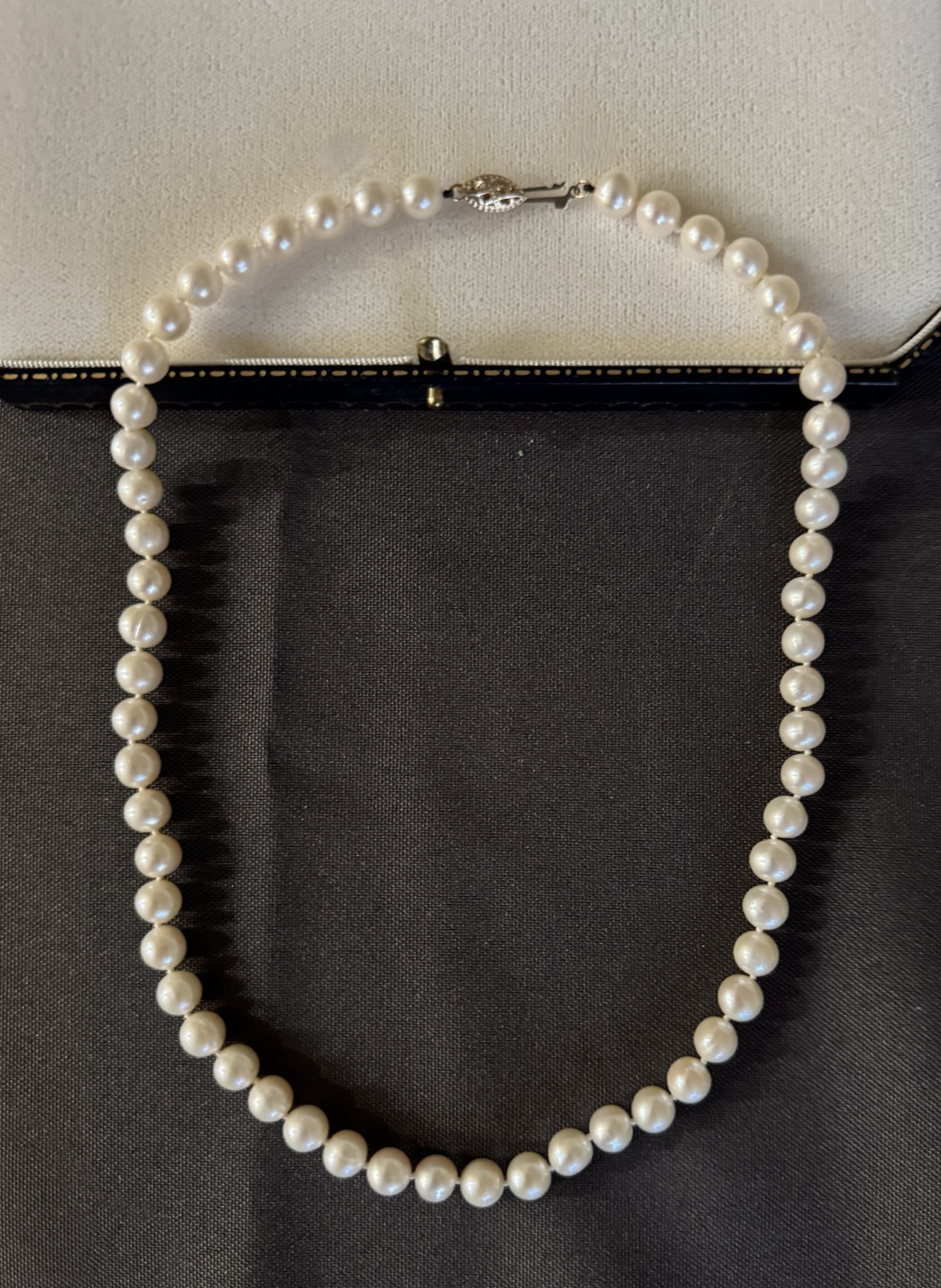 Vintage Cultured Pearl Necklace in Original CP Branded Display Case