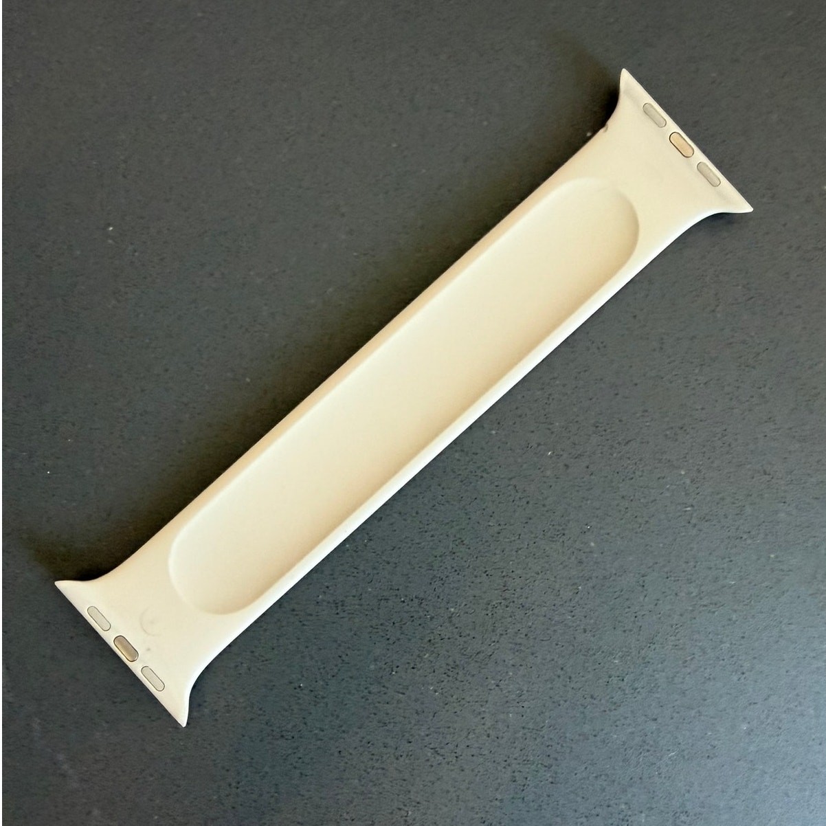 Apple Watch Solo Loop Band 45mm Starlight Beige Size 4 Liquid Silicone