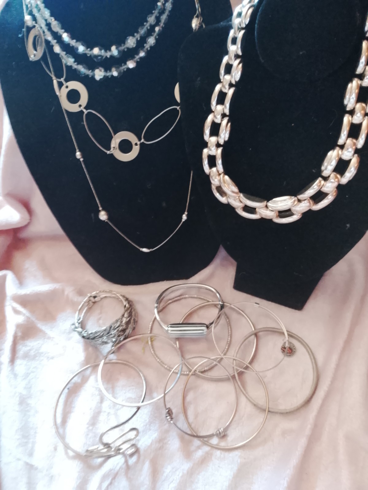 Mixed Lot Women’s Fashion Jewelry Silver Tone Necklace Bracelet Earrings