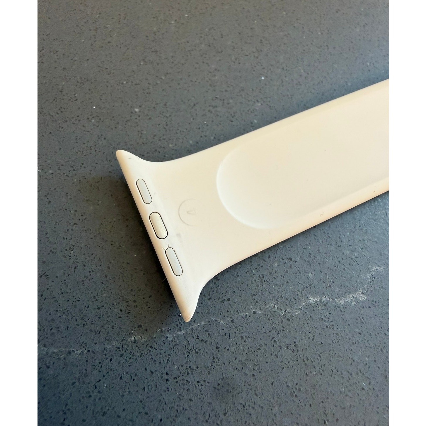Apple Watch Solo Loop Band 45mm Starlight Beige Size 4 Liquid Silicone