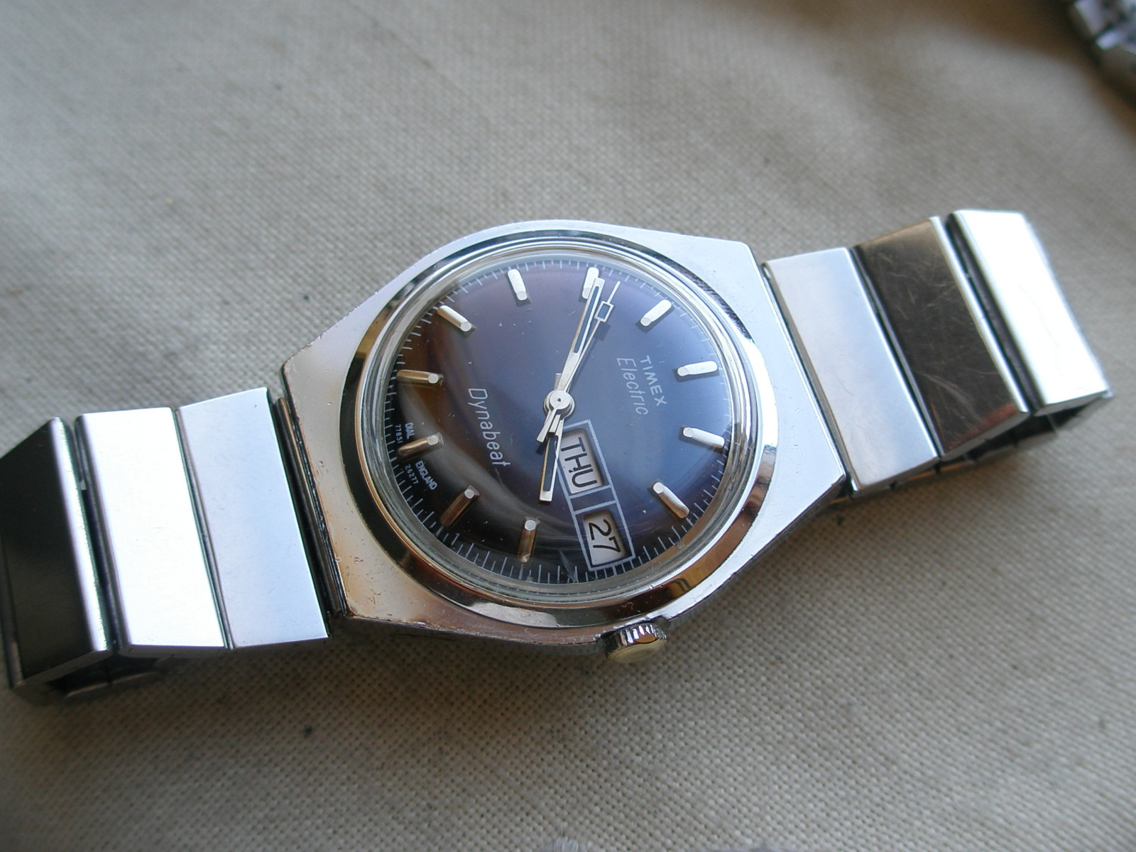 LARGE VINTAGE 1968 TIMEX ELECTRIC DYNABEAT, CHROME/SS, NEEDS HELP.