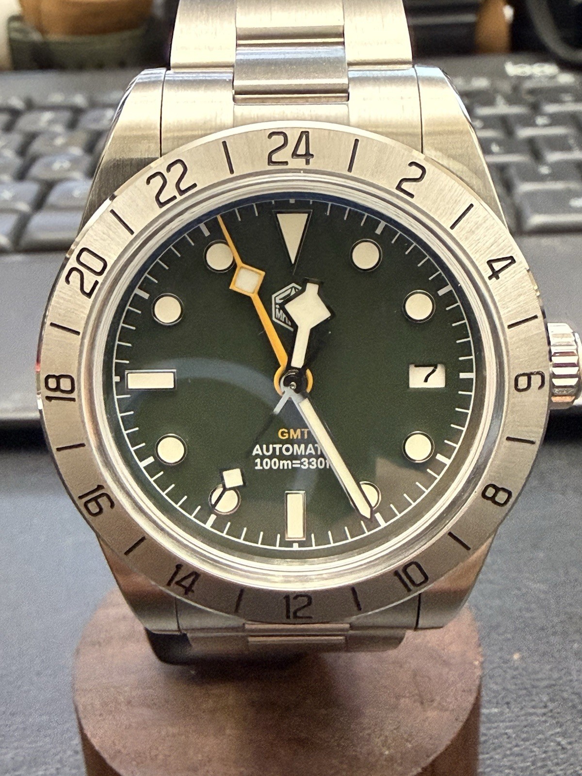 UNWORN San Martin GMT Automatic Green Dial SS Bracelet 100m Date – FULL KIT