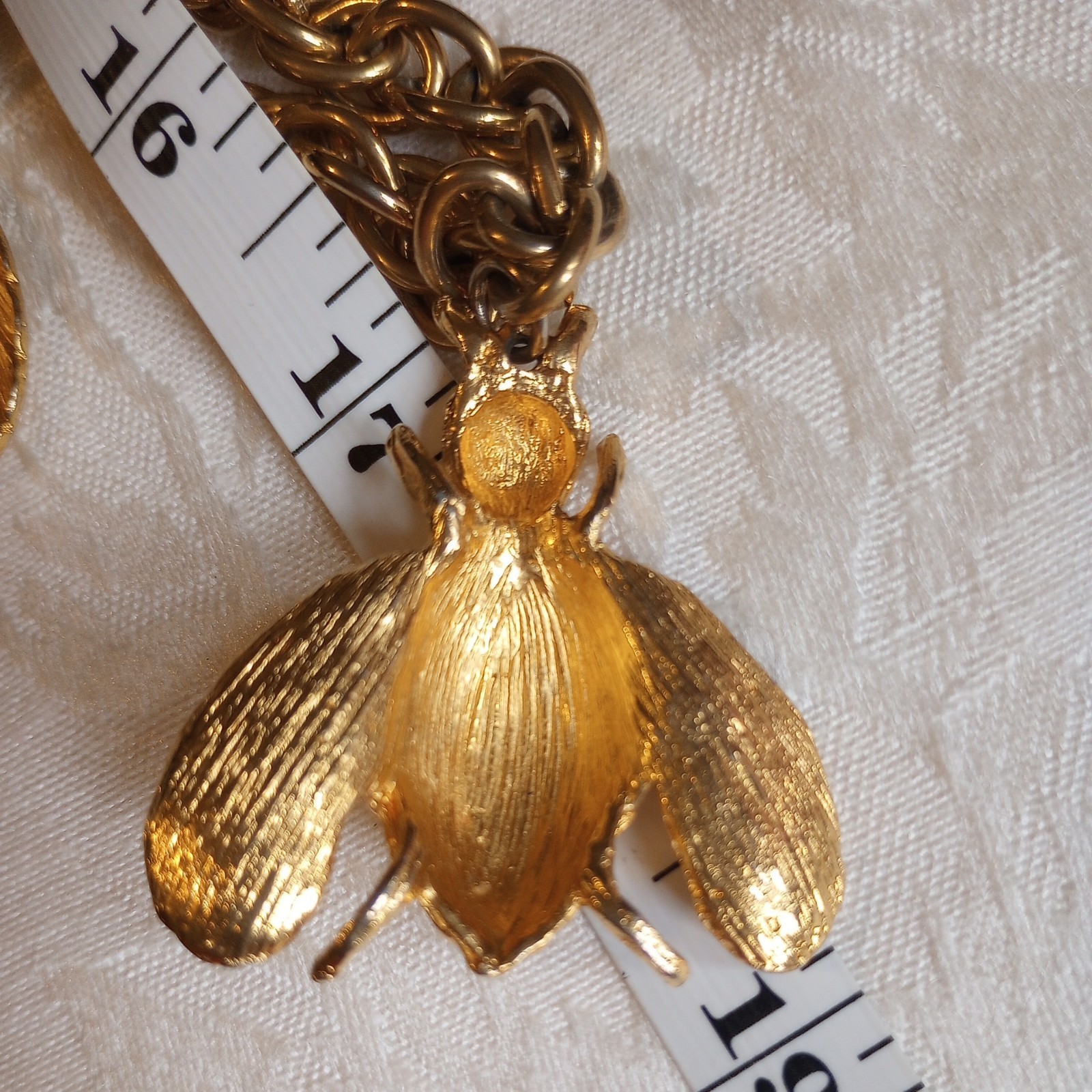 Vintage Goldtone 3 large bumblebee Insect statement necklace 26 + 6in