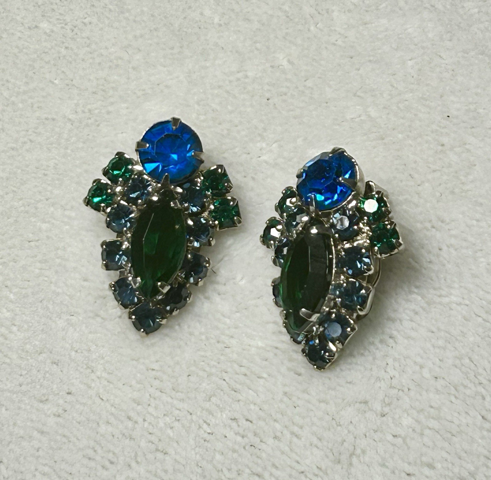 Vtg Juliana DeLizza Elster Blue Green Rhinestone Brooch Earrings Set Demi Parure