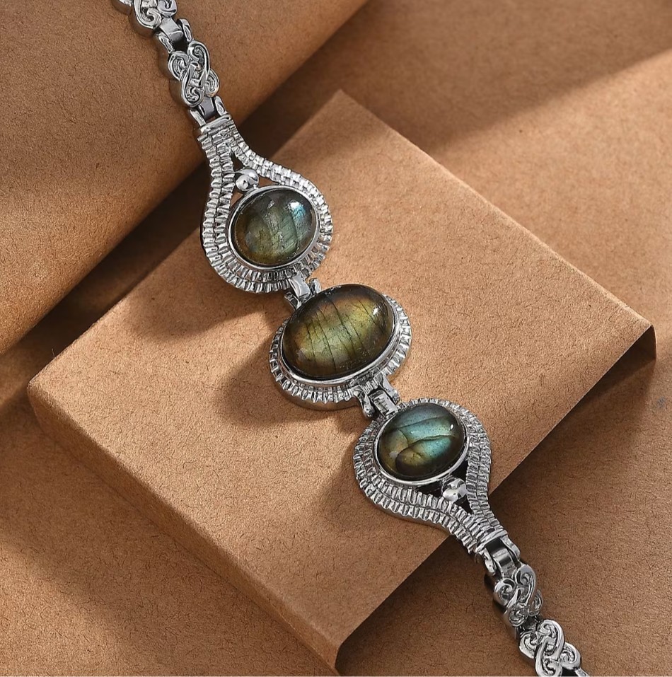 Madagascar Fire Labradorite 22.50 ctw Bracelet in Stainless Steel (6.50-8.0In)