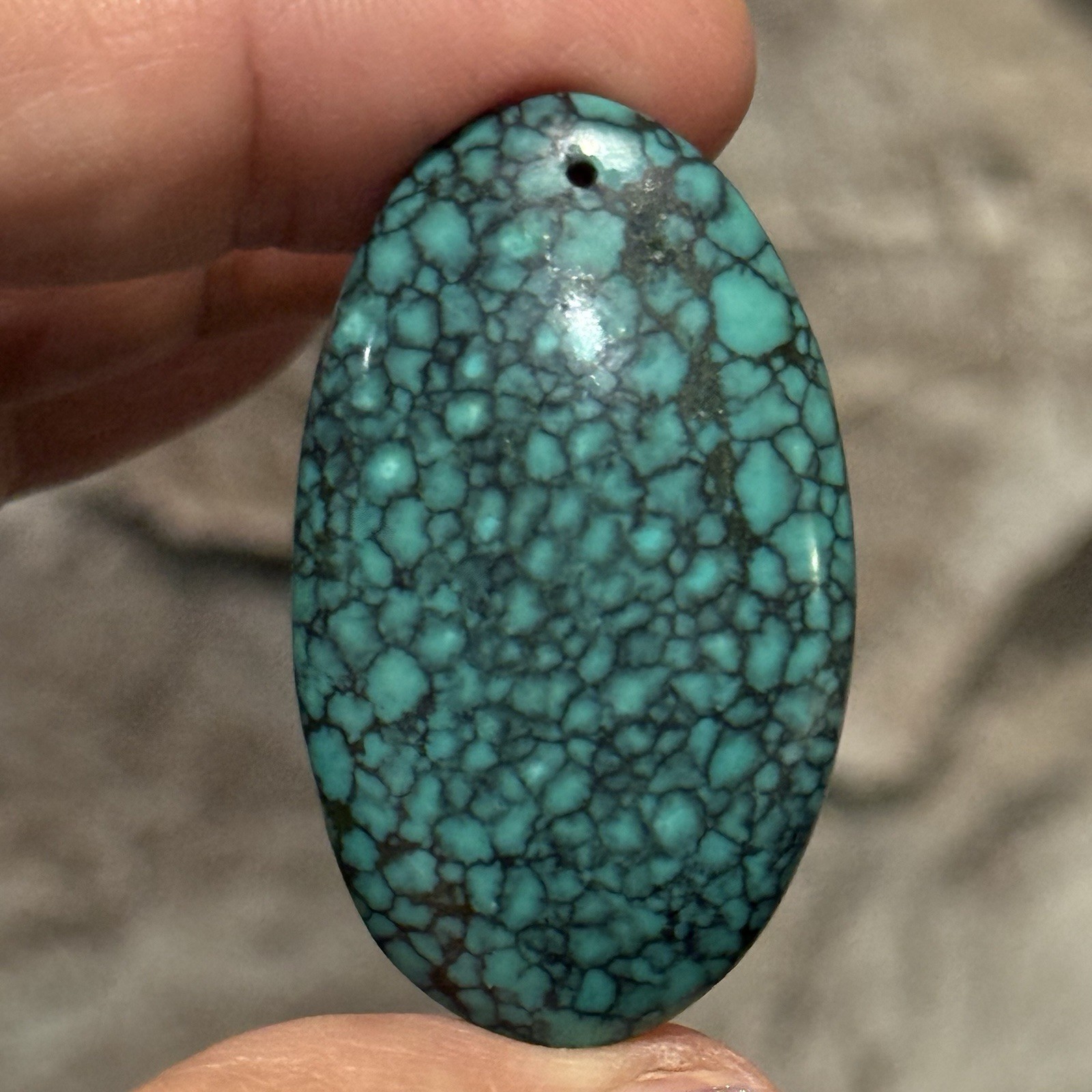 70ct 41.3×24.5x10mm Natural Blue Web Hubei Turquoise Drilled Stone Pendant