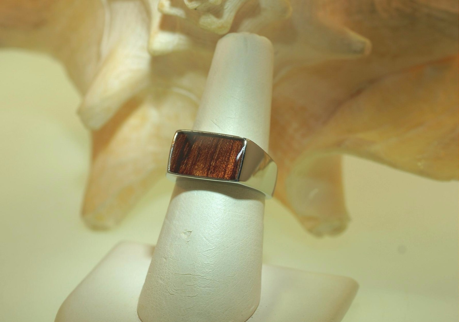 9.5MM TUNGSTEN CARBIDE INLAID RECTANGLE HAWAIIAN ACACIA KOA WOOD CIGAR BAND RING
