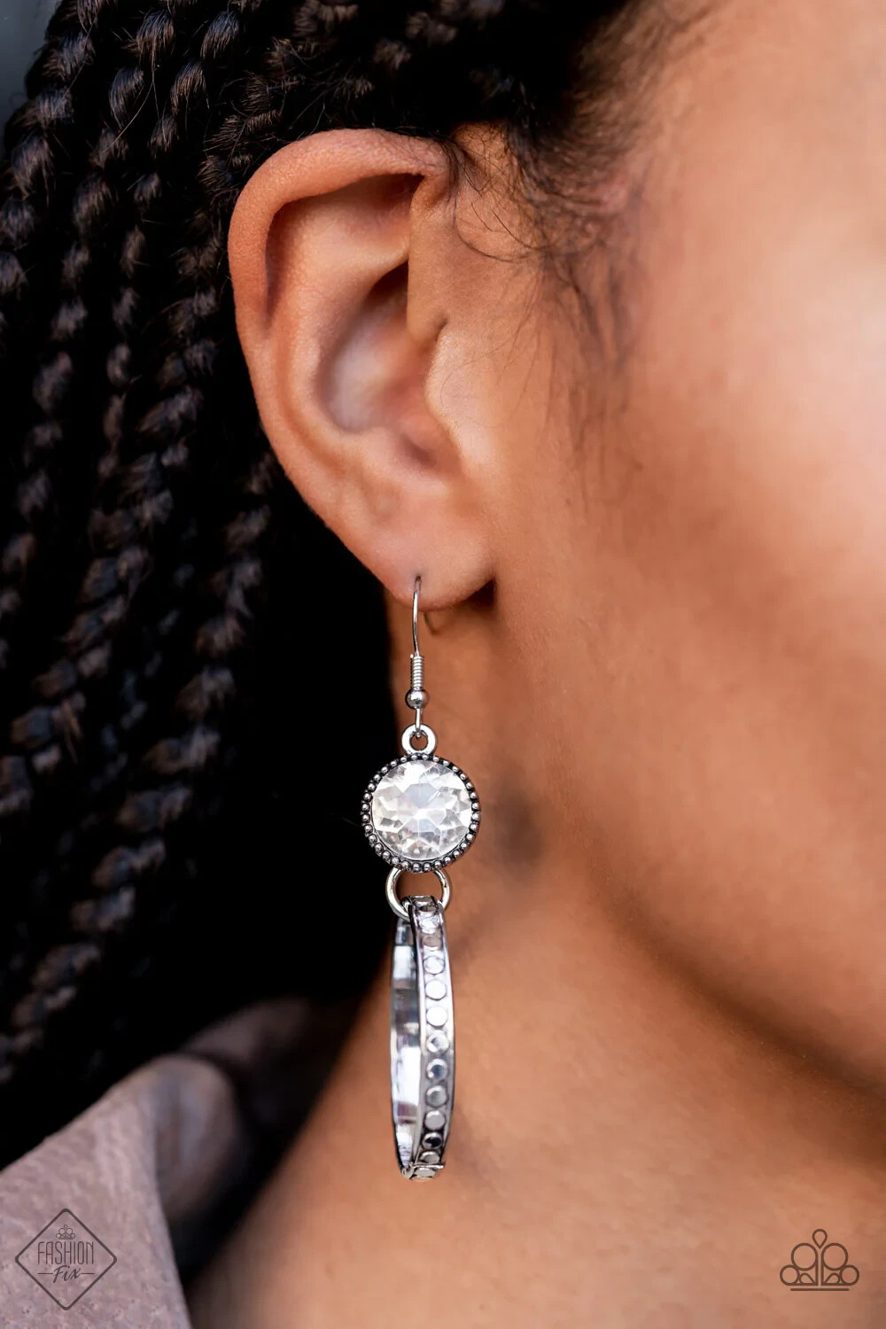 Paparazzi STANDALONE SPARKLE white earrinhs