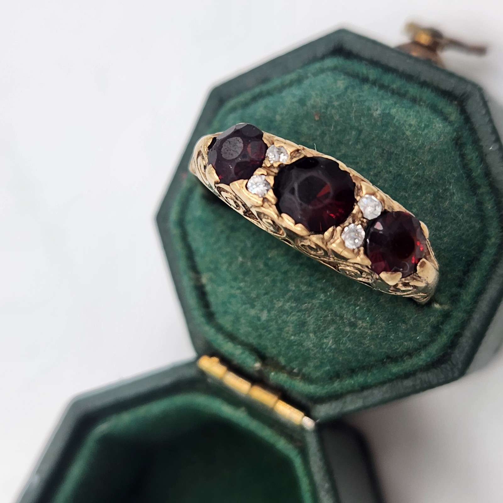 Vintage 9ct Yellow Gold 3 Stone Garnet Gypsy Ring, Size O 1/2 3 Grams