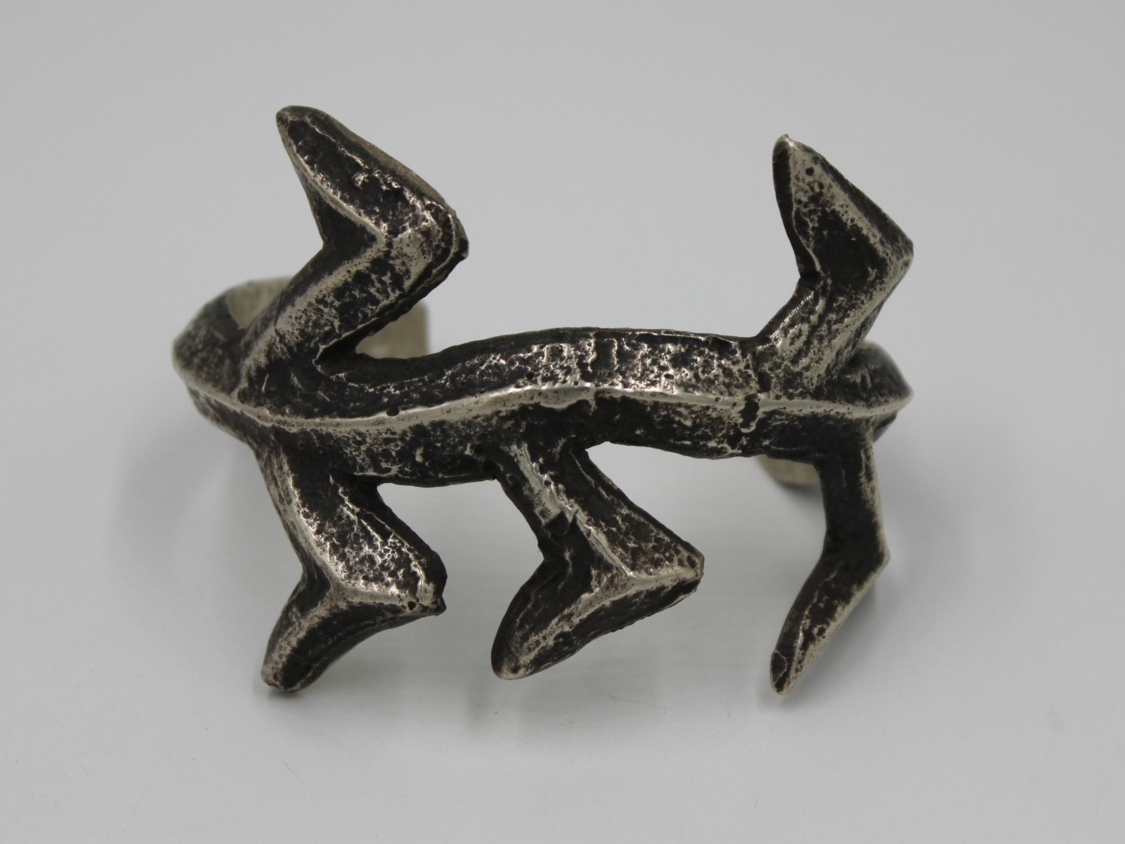 IRA CUSTER Navajo Tufa Cast Sterling Silver Corn Motif Cuff Bracelet, Signed ITC