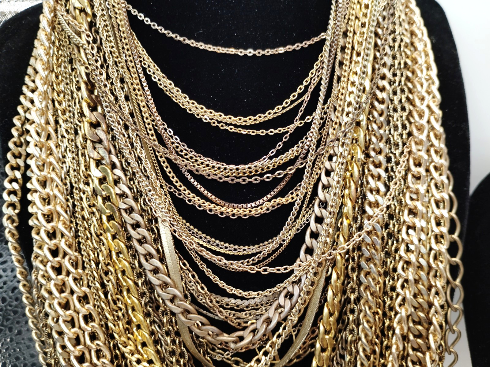 119 Pcs – Gold/Silver/Black Toned Chain Necklaces/Bracelets/Anklets 1.88lbs #685