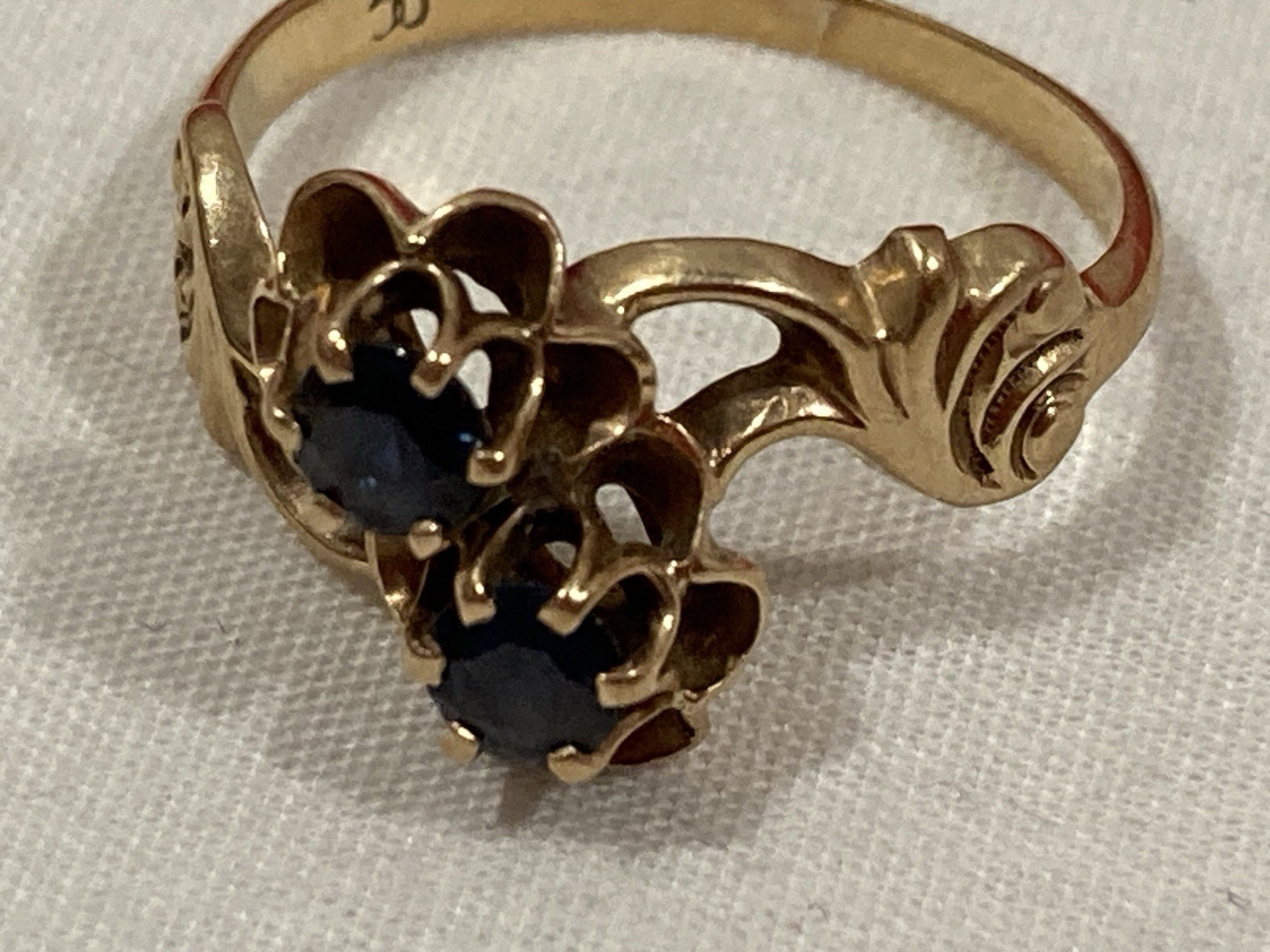 Vintage QC 10k Solid Yellow Gold Blue Sapphire Stone Belcher Band Ring SIZE 4.75
