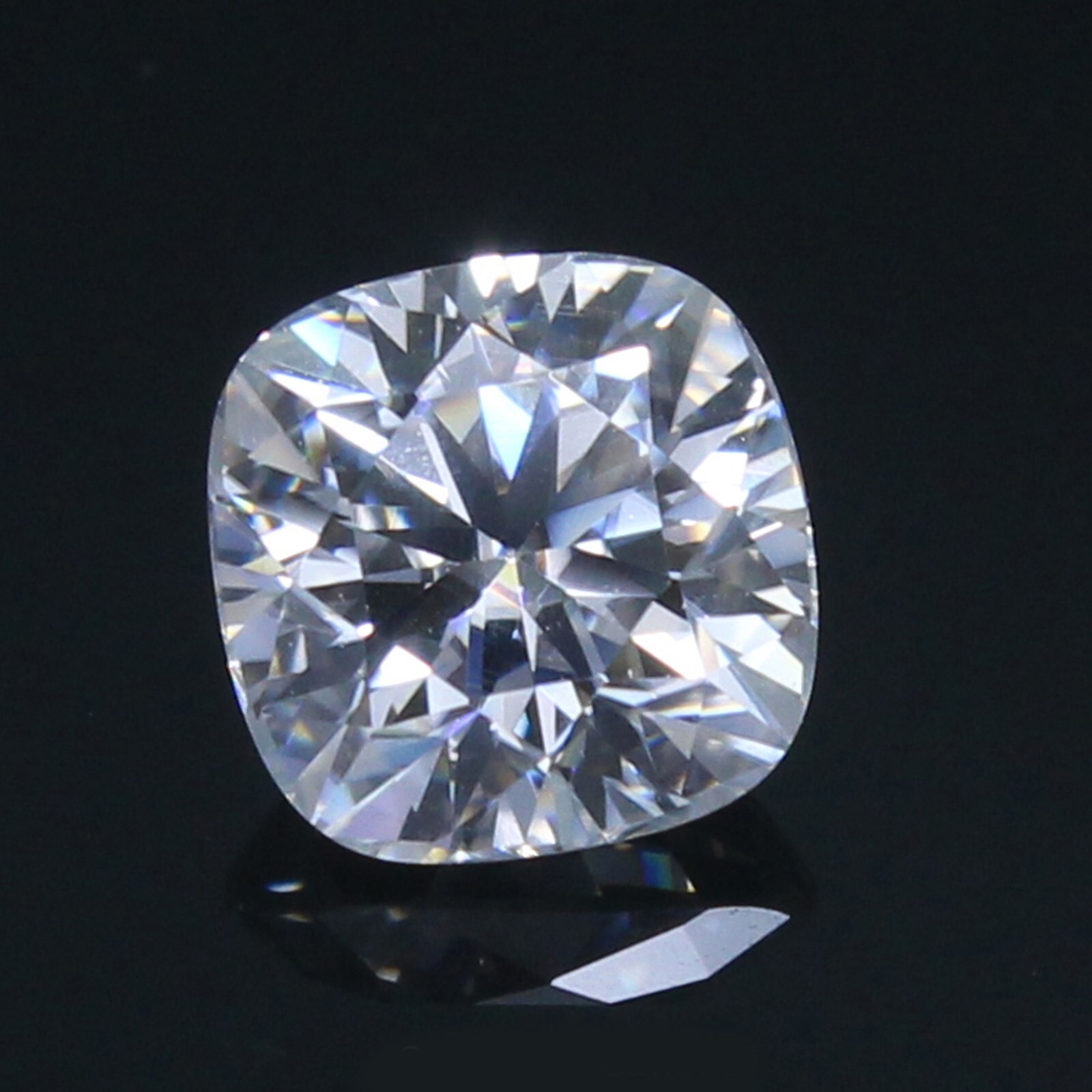 Natural DE Color VVS1 Brilliant Cut White 5×5 MM Cushion Loose Diamond